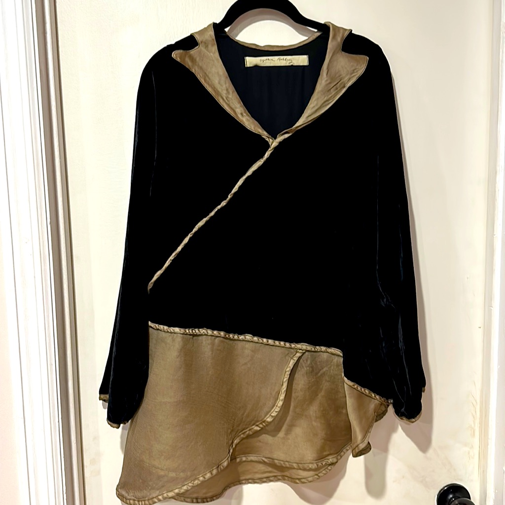 Cynthia Ashby Silk And Velvet Long Sleeved Top Size Xs. Fit 6-8. Gorgeous!